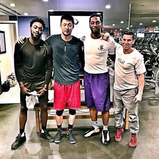 或在靠近金 或在靠近金